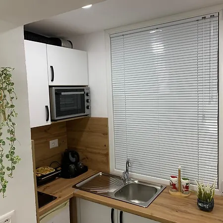 Apartman Tirana Apartment *